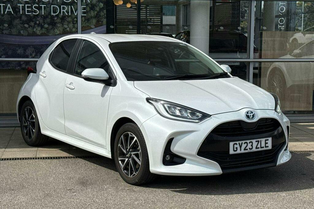 Toyota Yaris 1.5 Vvt H Design Hatchback Hybrid E Cvt GY23ZLE White