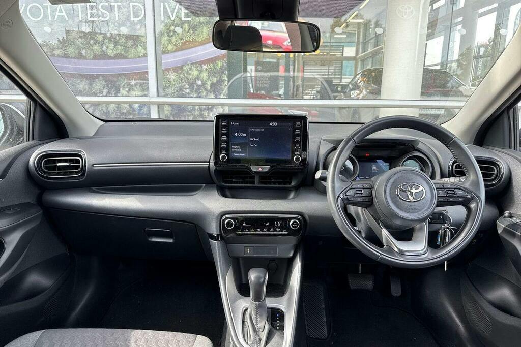 Toyota Yaris 1.5 Vvt H Design Hatchback Hybrid E Cvt GY23ZLE White #6