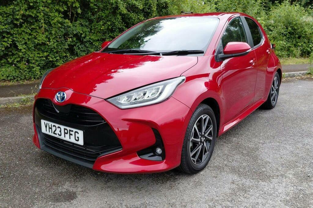 Toyota Yaris 1.5 Vvt H Design Hatchback Hybrid E Cvt Red #3