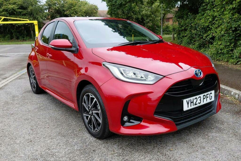 Toyota Yaris 1.5 Vvt H Design Hatchback Hybrid E Cvt Red
