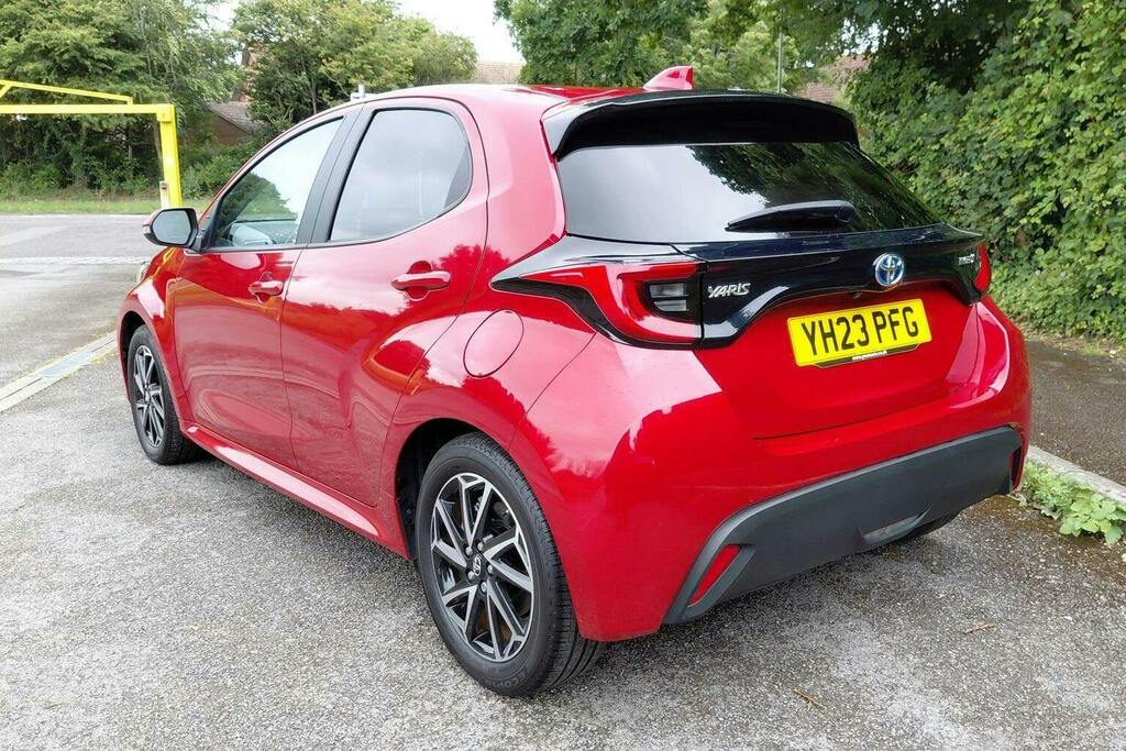 Toyota Yaris 1.5 Vvt H Design Hatchback Hybrid E Cvt Red #4