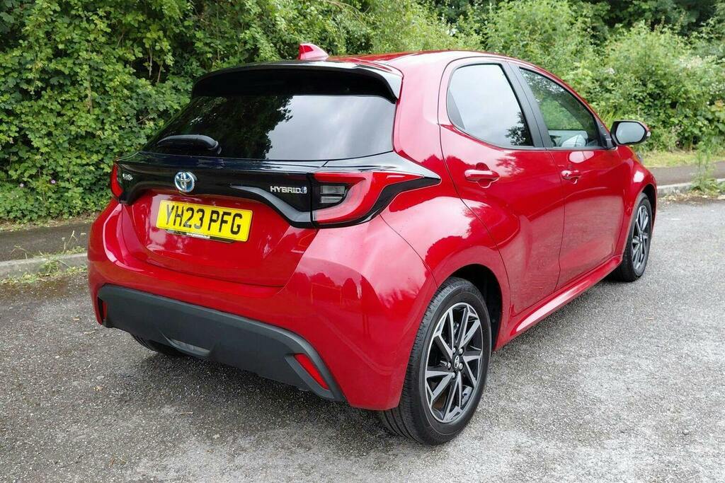Toyota Yaris 1.5 Vvt H Design Hatchback Hybrid E Cvt Red #2