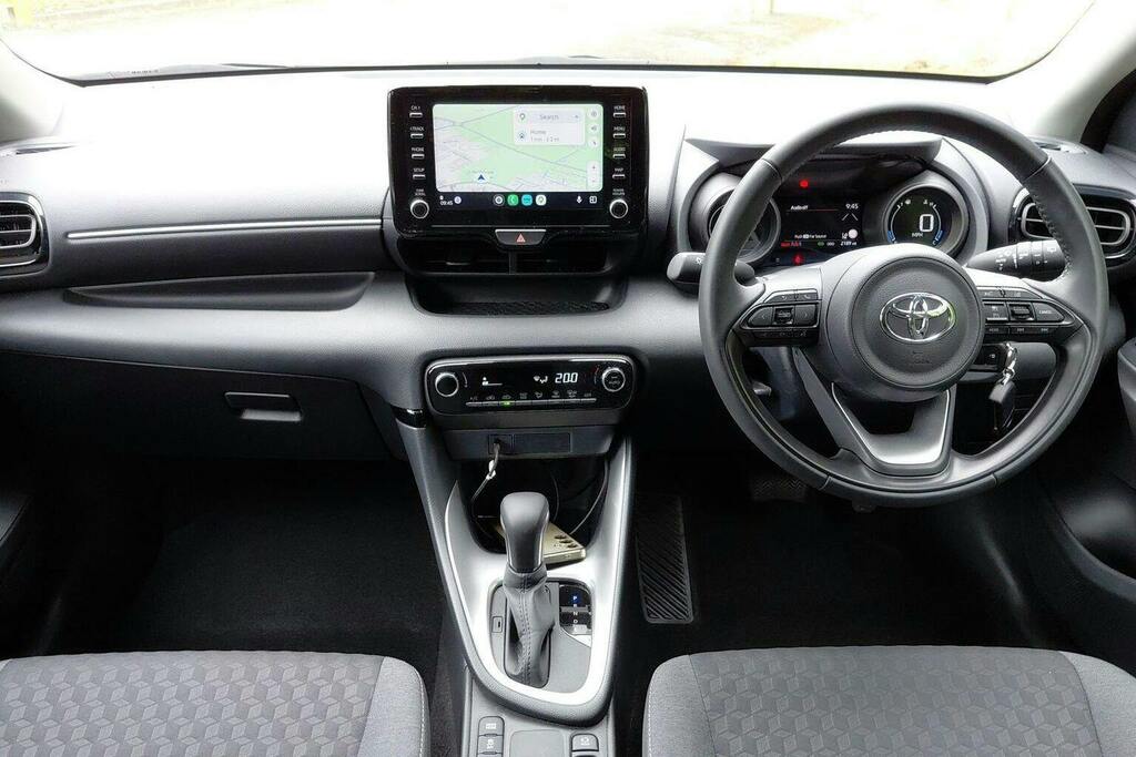 Toyota Yaris 1.5 Vvt H Design Hatchback Hybrid E Cvt Red #6