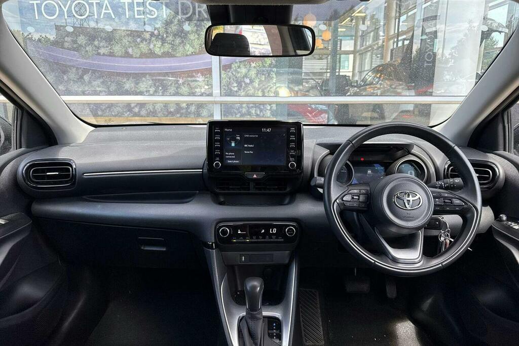 Toyota Yaris 1.5 Vvt H Design Hatchback Hybrid E Cvt GV23RWF Black #6