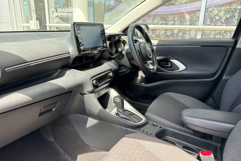 Toyota Yaris 1.5 Vvt H Design Hatchback Hybrid E Cvt GV23RWF Black #5
