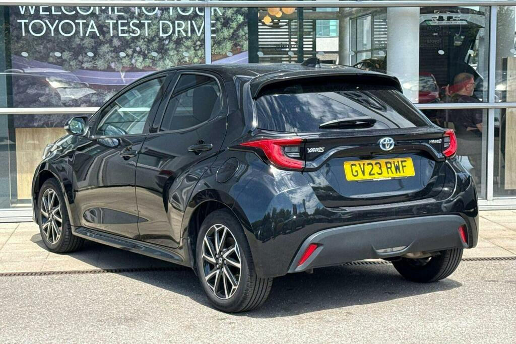 Toyota Yaris 1.5 Vvt H Design Hatchback Hybrid E Cvt GV23RWF Black #4