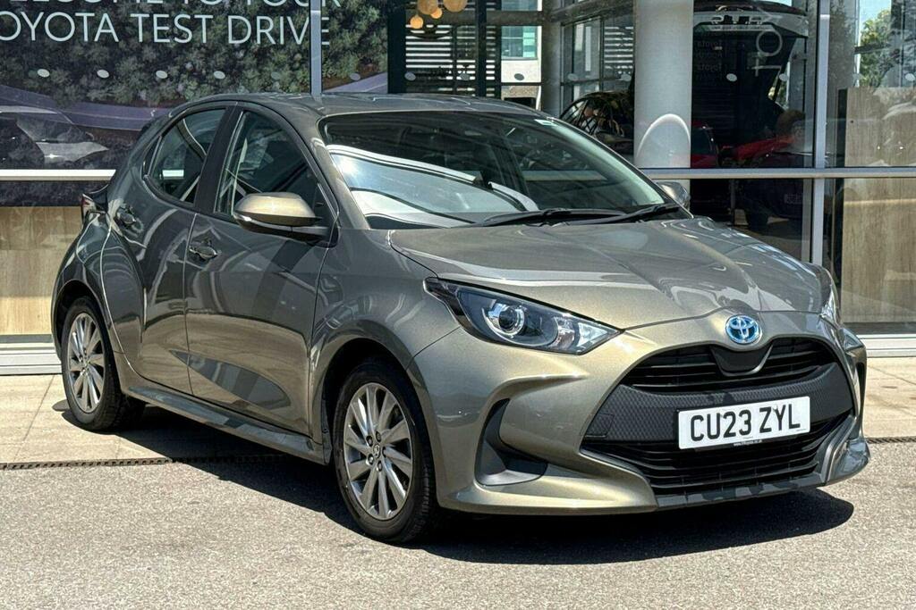 Toyota Yaris 1.5 Vvt H Icon Hatchback Hybrid E Cvt CU23ZYL Brown