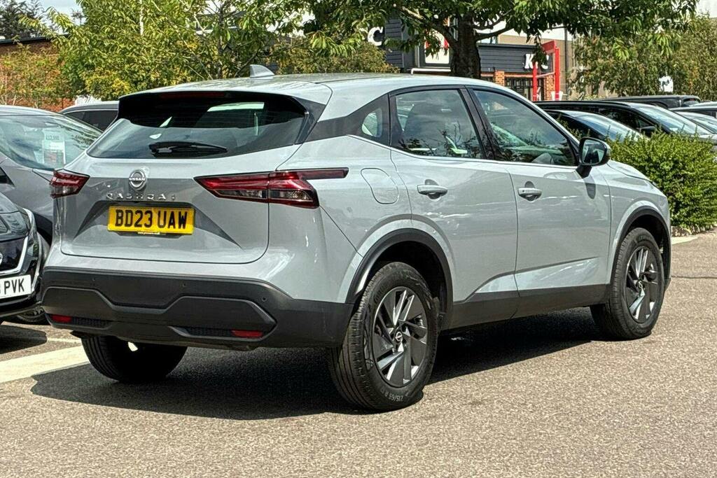 Nissan Qashqai 1.3 Dig T Mhev Acenta Premium Suv Hybri BD23UAW Grey #3