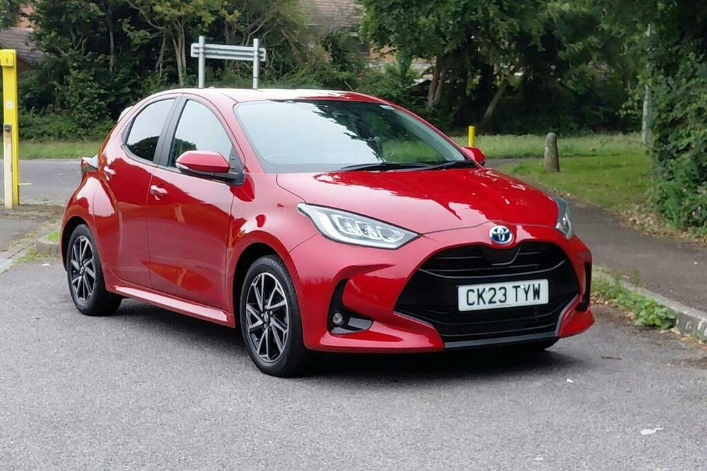 Toyota Yaris 1.5 Vvt H Design Hatchback Hybrid E Cvt CK23TYW Red