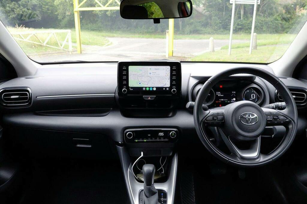 Toyota Yaris 1.5 Vvt H Design Hatchback Hybrid E Cvt CK23TYW Red #6