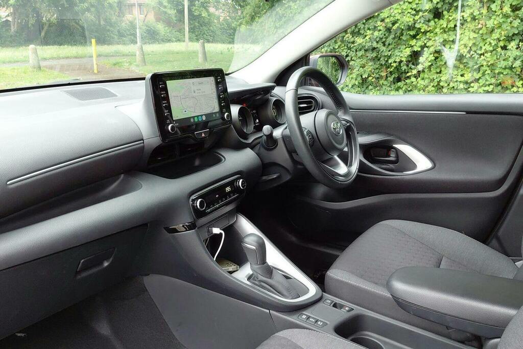 Toyota Yaris 1.5 Vvt H Design Hatchback Hybrid E Cvt CK23TYW Red #5
