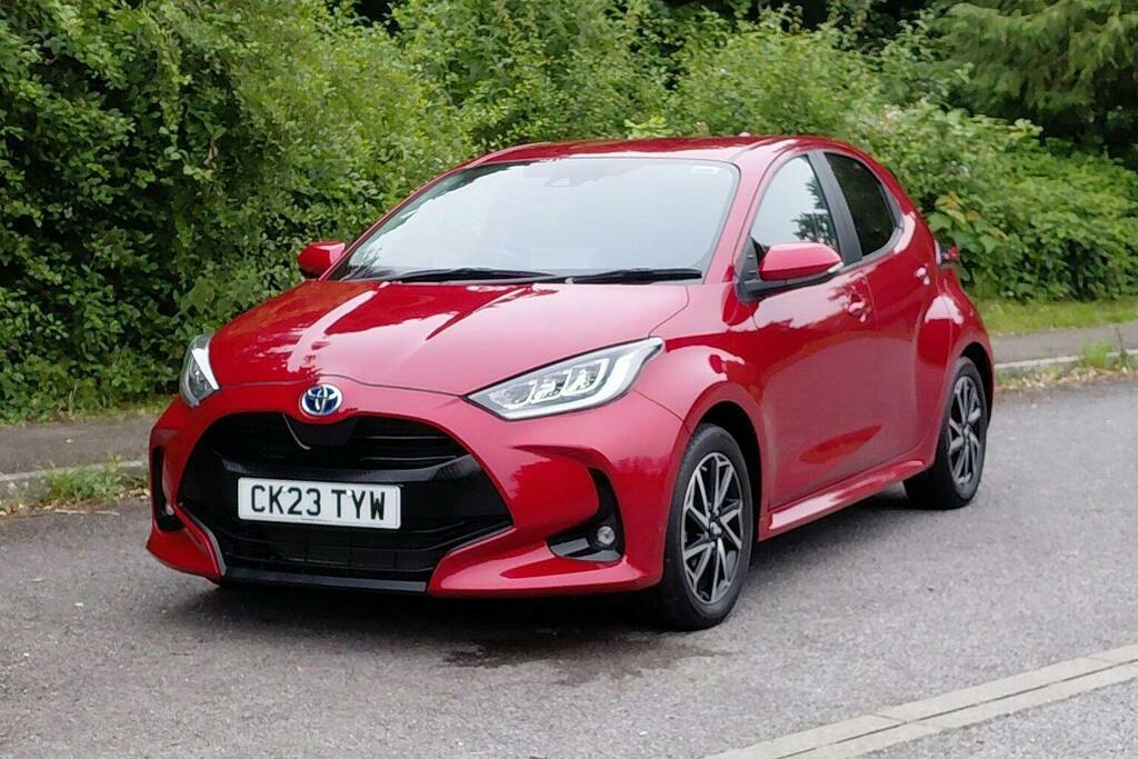 Toyota Yaris 1.5 Vvt H Design Hatchback Hybrid E Cvt CK23TYW Red #3