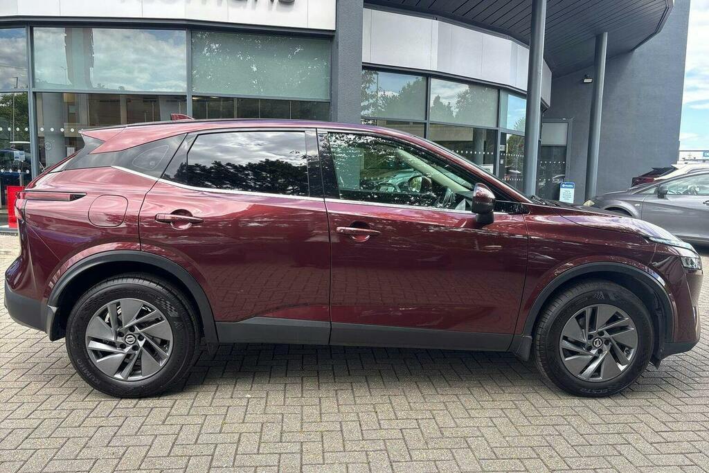 Nissan Qashqai 1.3 Dig T Mhev Acenta Premium Suv Hybri WK71XVF Red #2