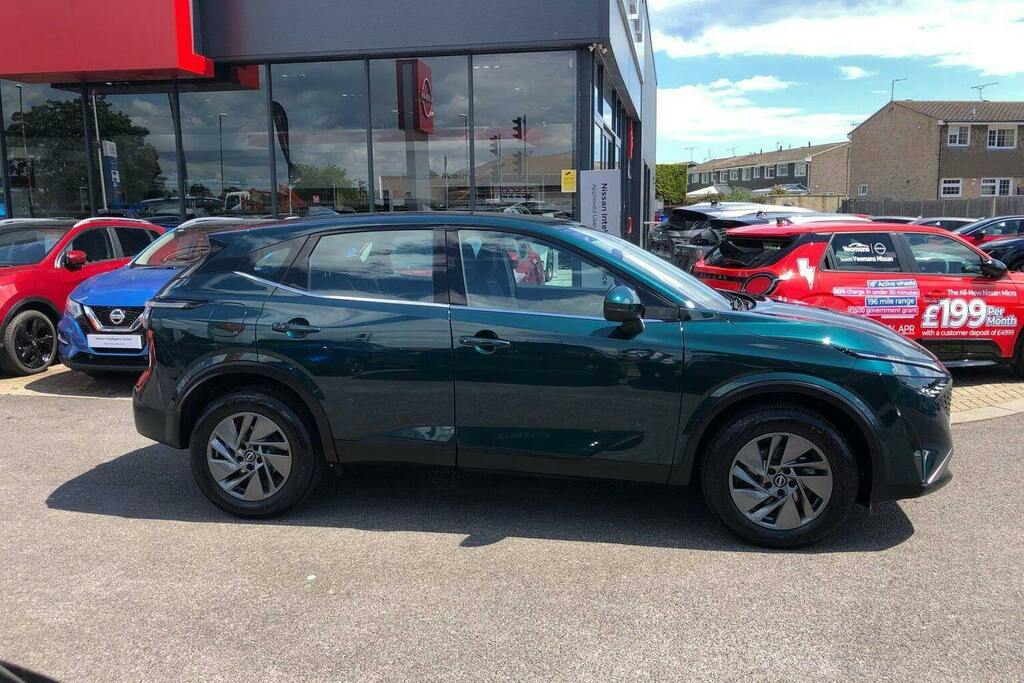 Nissan Qashqai 1.3 Dig T Mhev Acenta Premium Suv Hybri HK24EXJ Green #2