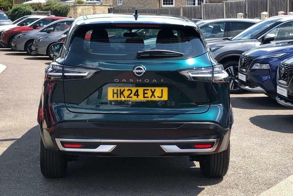 Nissan Qashqai 1.3 Dig T Mhev Acenta Premium Suv Hybri HK24EXJ Green #4