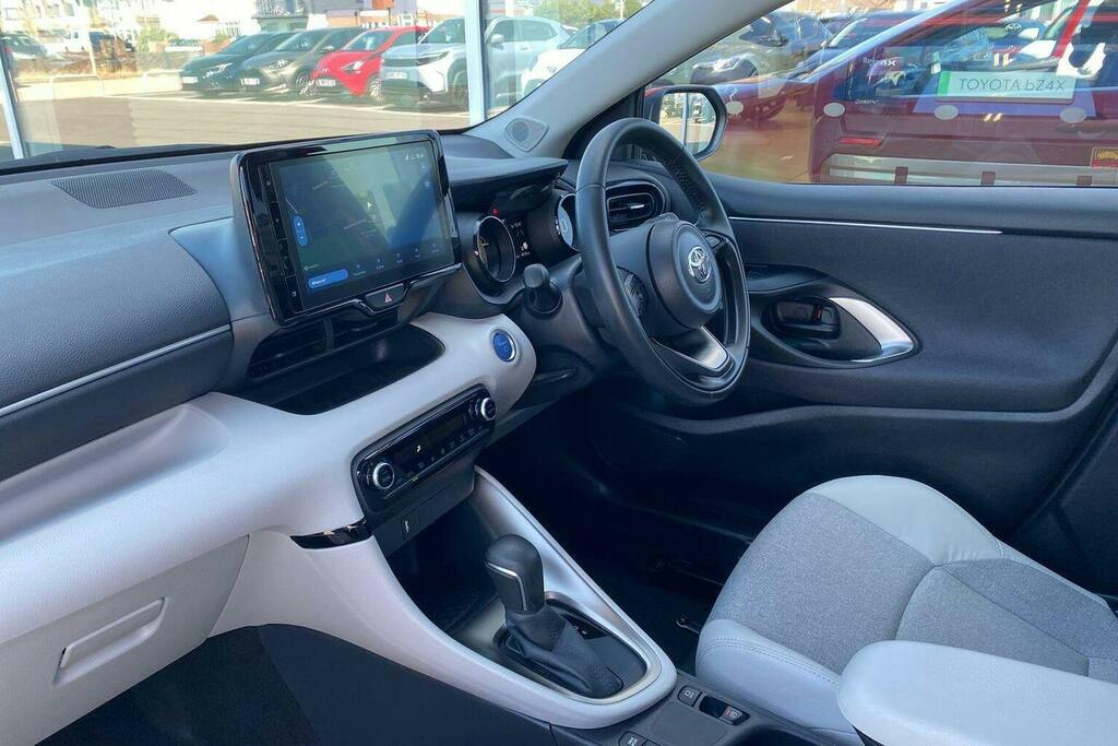 Toyota Yaris 1.5 Vvt H Excel Hatchback Hybrid E Cvt HF23YGH Red #5