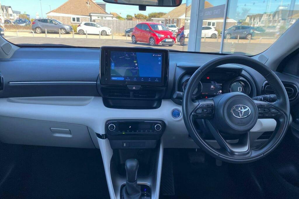 Toyota Yaris 1.5 Vvt H Excel Hatchback Hybrid E Cvt HF23YGH Red #6