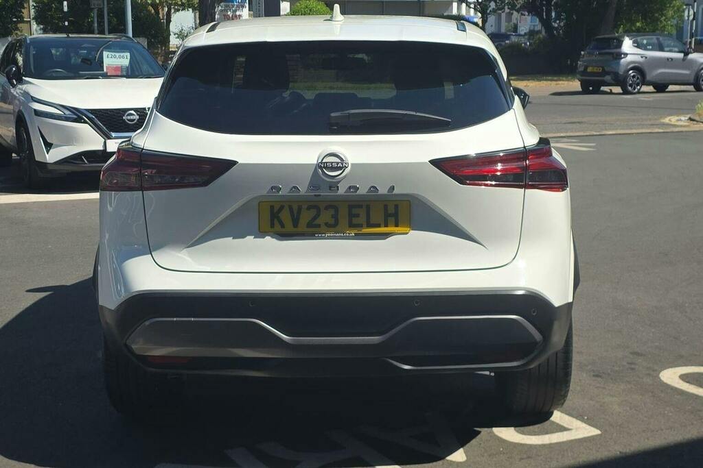 Nissan Qashqai 1.3 Dig T Mhev N Connecta Suv Hybrid Ma KV23ELH White #4