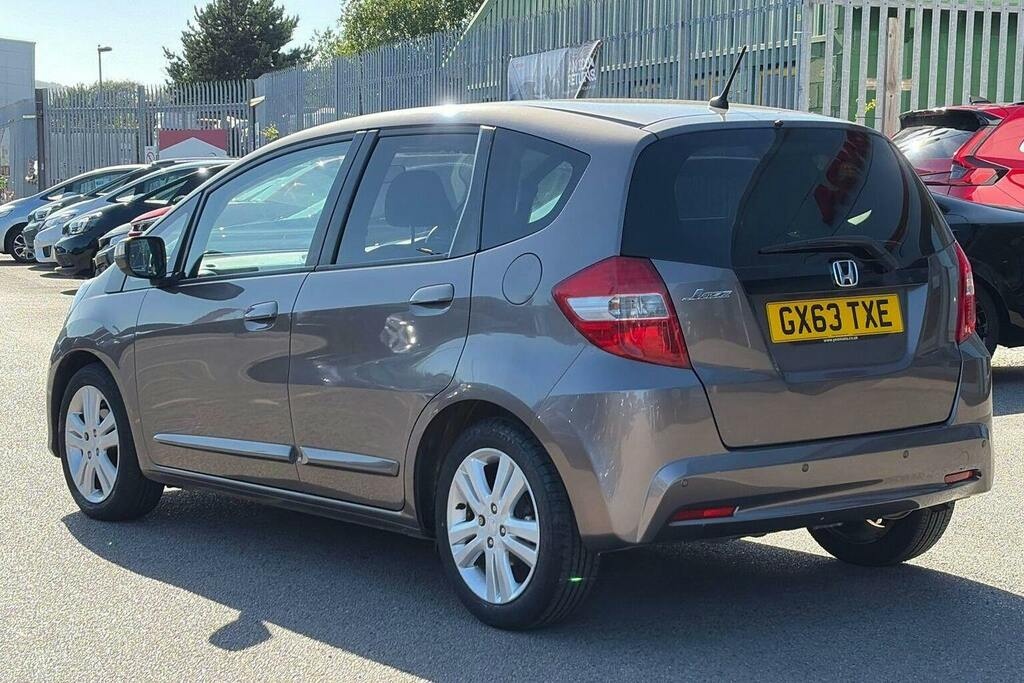 Honda Jazz 1.4 I Vtec Es Plus Hatchback Cvt Brown #4