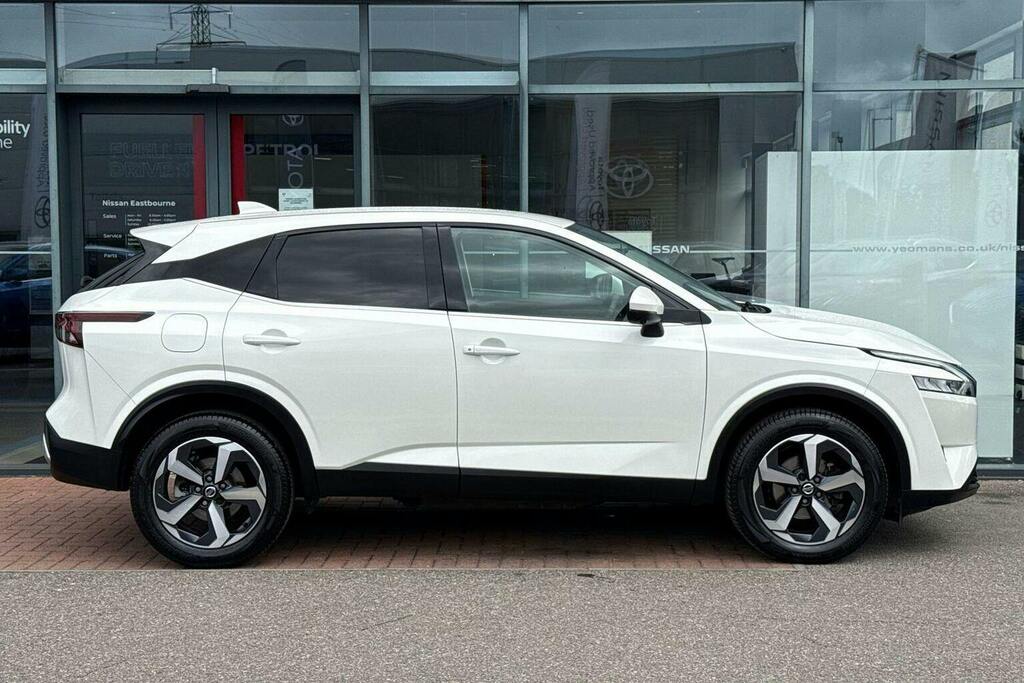 Nissan Qashqai 1.3 Dig T Mhev N Connecta Suv Hybrid Xt AU22VLT White #2