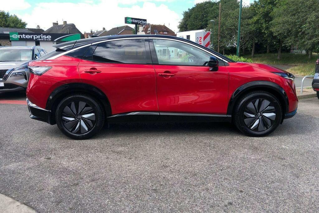 Nissan Ariya 63Kwh Advance Suv 7.4Kw Charger Red #2