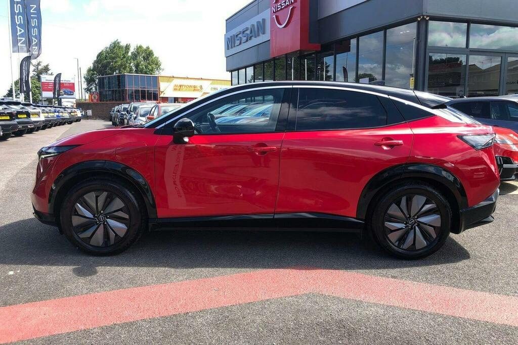 Nissan Ariya 63Kwh Advance Suv 7.4Kw Charger Red #6