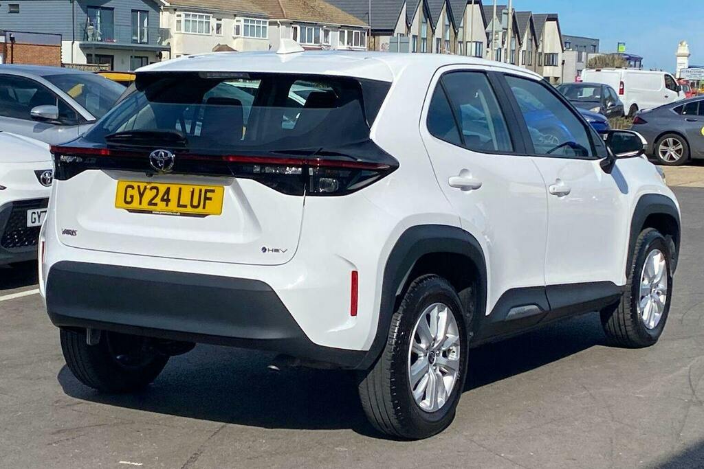 Toyota Yaris Cross 1.5 Vvt H Icon Suv Hybrid E Cvt GY24LUF White #2