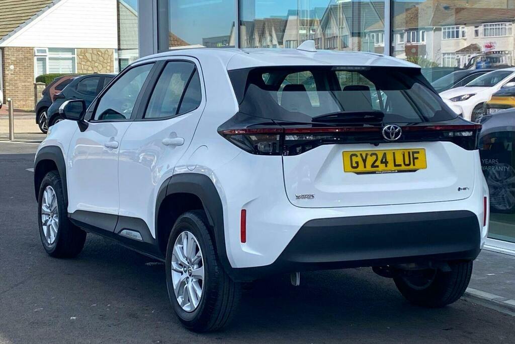 Toyota Yaris Cross 1.5 Vvt H Icon Suv Hybrid E Cvt GY24LUF White #4