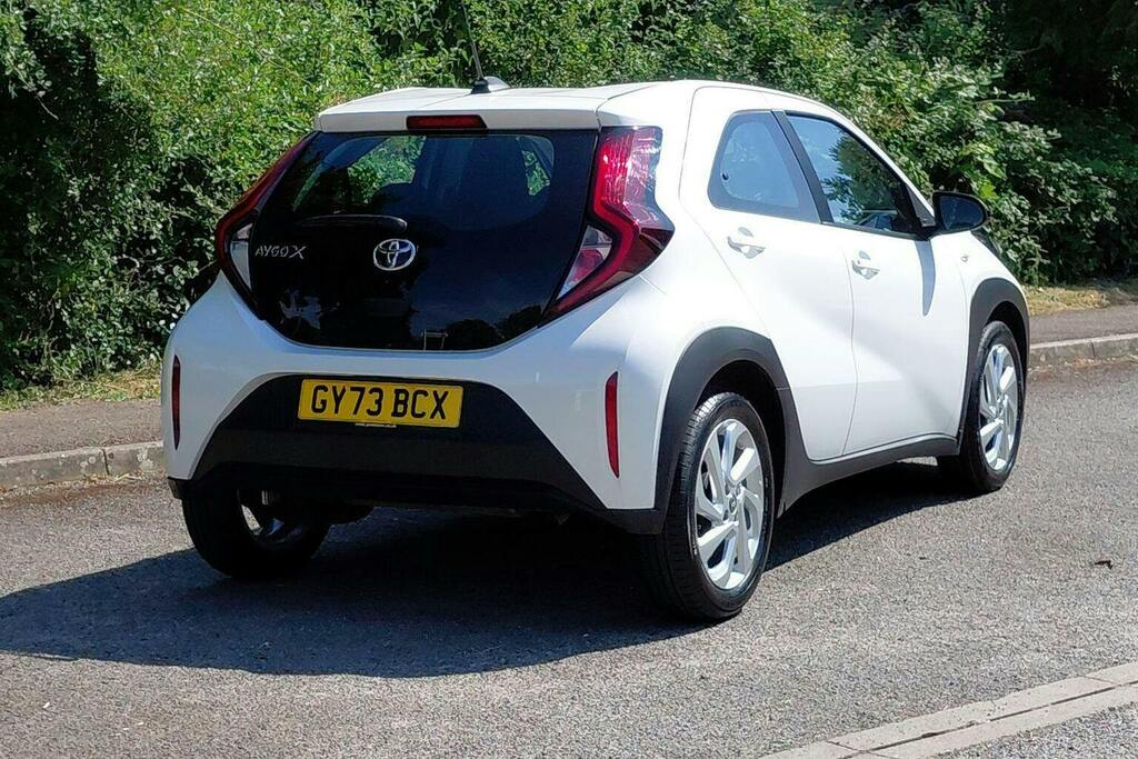 Toyota Aygo X 1.0 Vvt I Pure Hatchback GY73BCX White #2