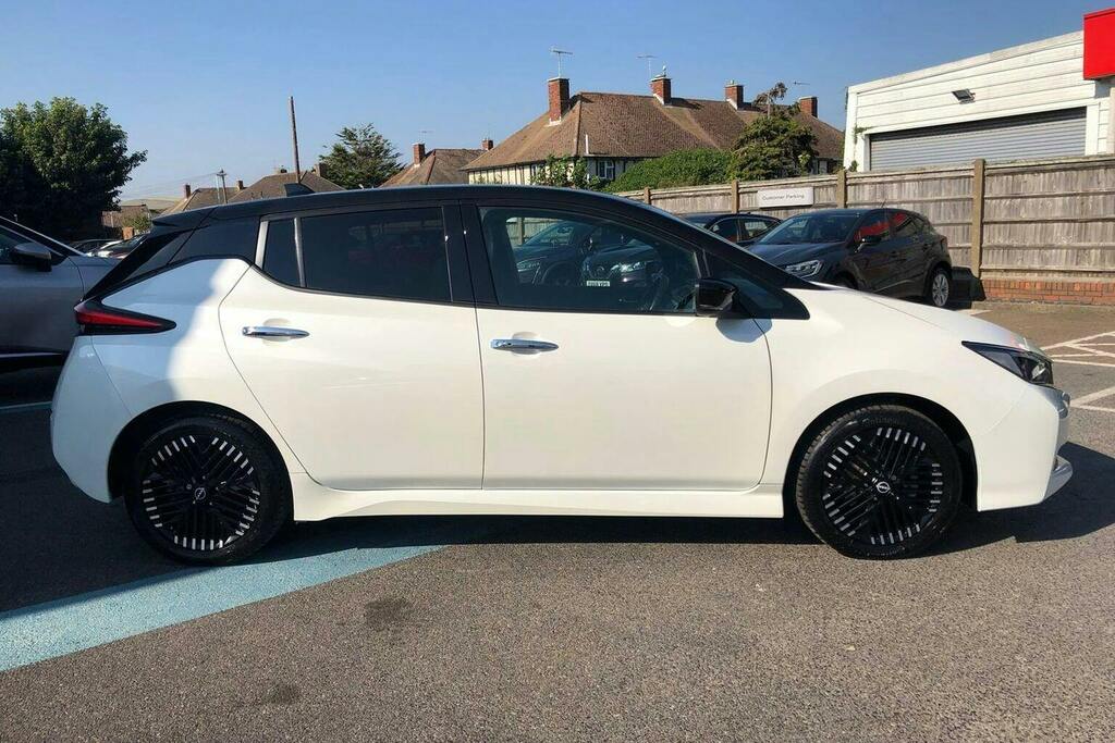 Nissan Leaf 39Kwh Tekna Hatchback BD73UBT White #2
