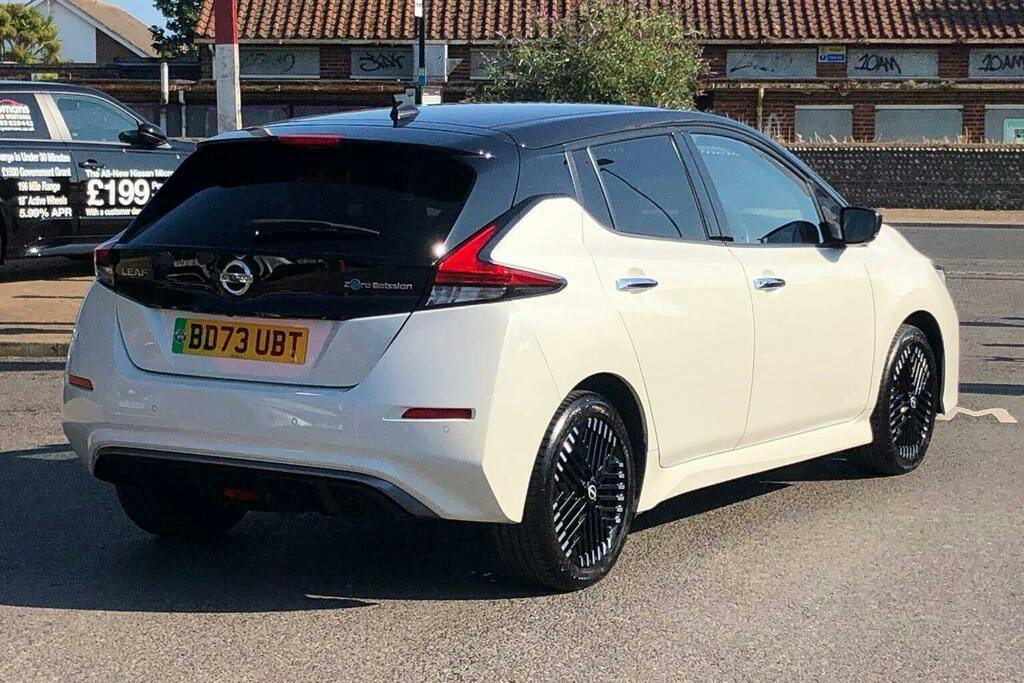 Nissan Leaf 39Kwh Tekna Hatchback BD73UBT White #3