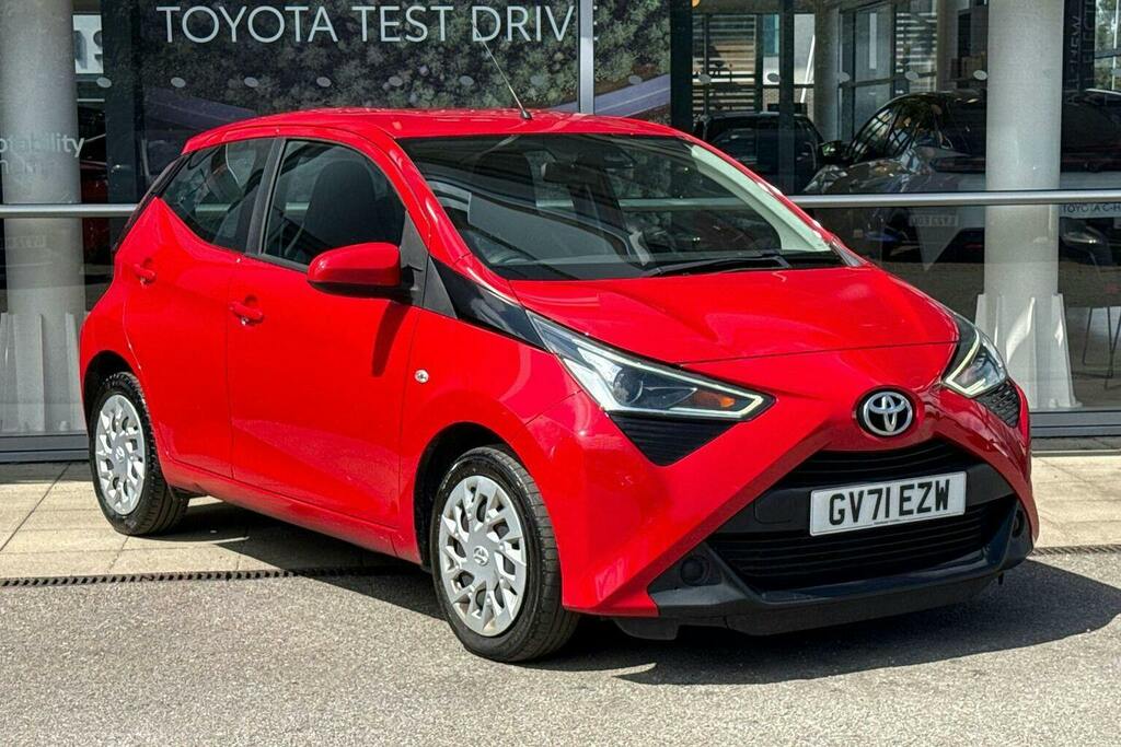 Toyota Aygo 1.0 Vvt I X Play Hatchback Red