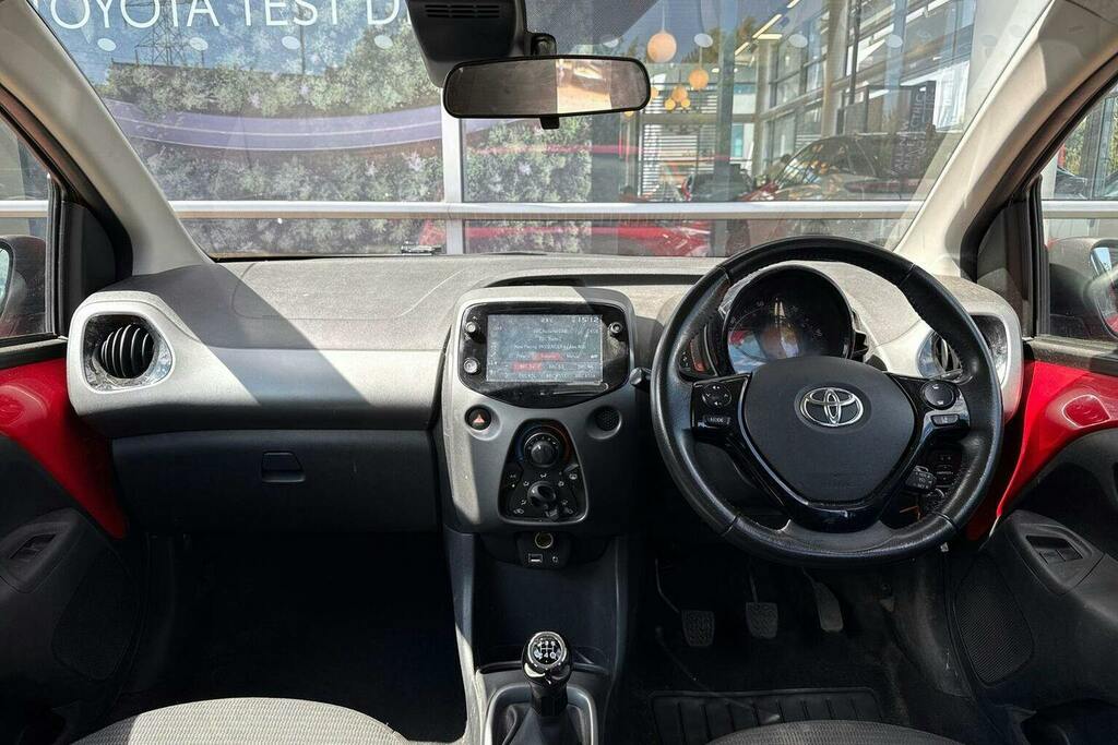 Toyota Aygo 1.0 Vvt I X Play Hatchback Red #6