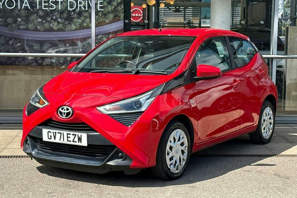 Toyota Aygo 1.0 Vvt I X Play Hatchback Red #3