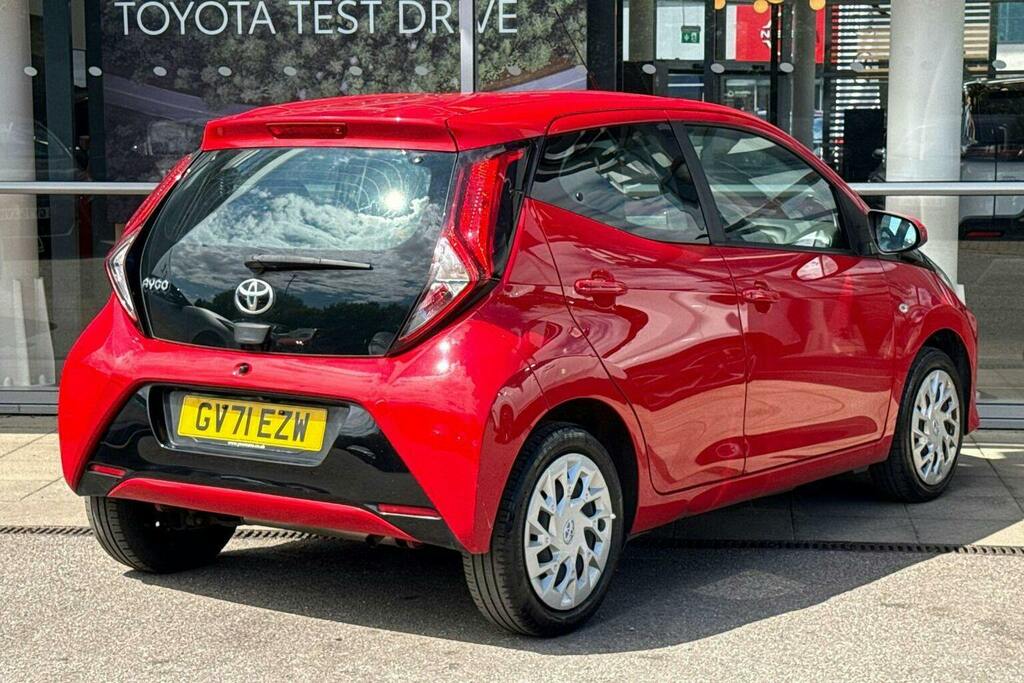 Toyota Aygo 1.0 Vvt I X Play Hatchback Red #2