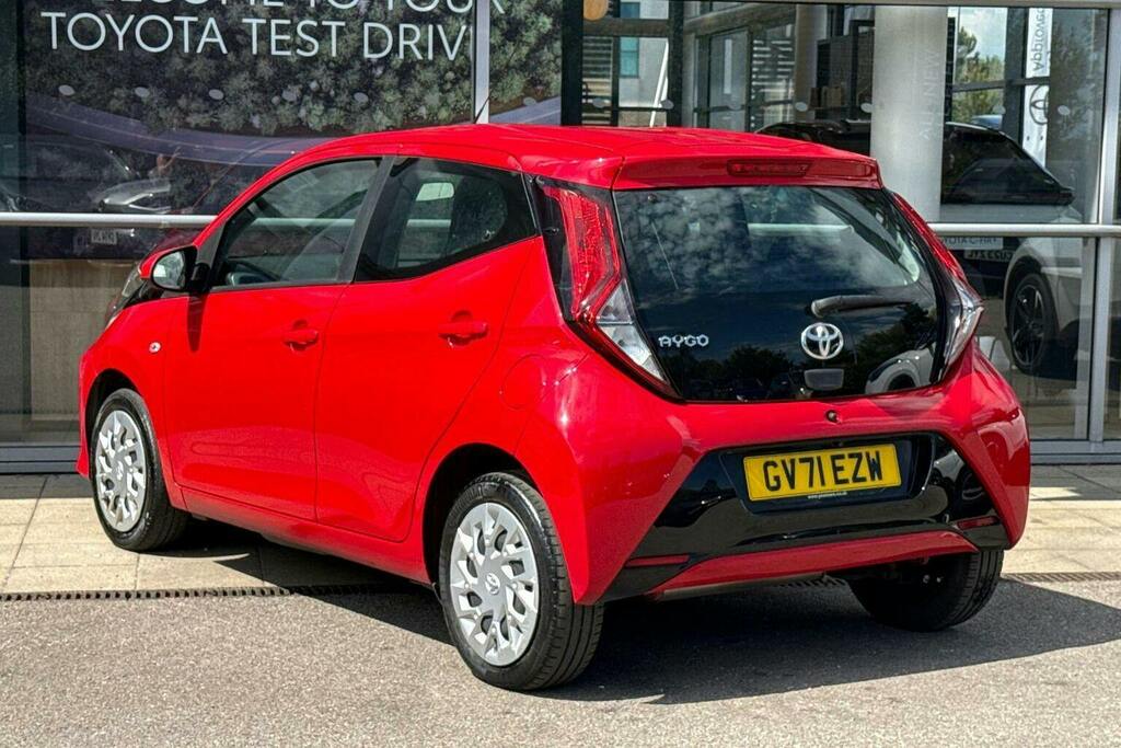Toyota Aygo 1.0 Vvt I X Play Hatchback Red #4