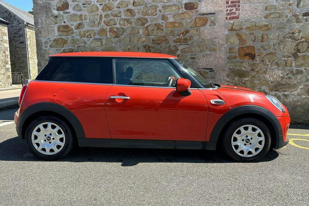Mini Hatch 1.5 One Classic Hatchback LG69SWZ Orange #2