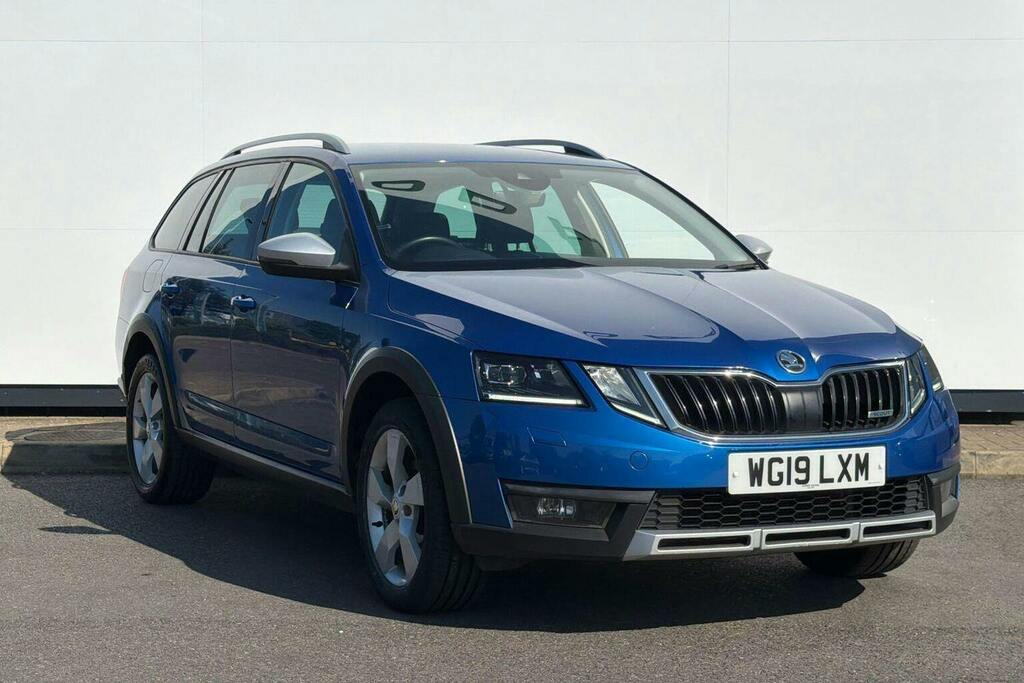 Skoda Octavia 2.0 Tdi Scout Estate Dsg 4Wd Blue