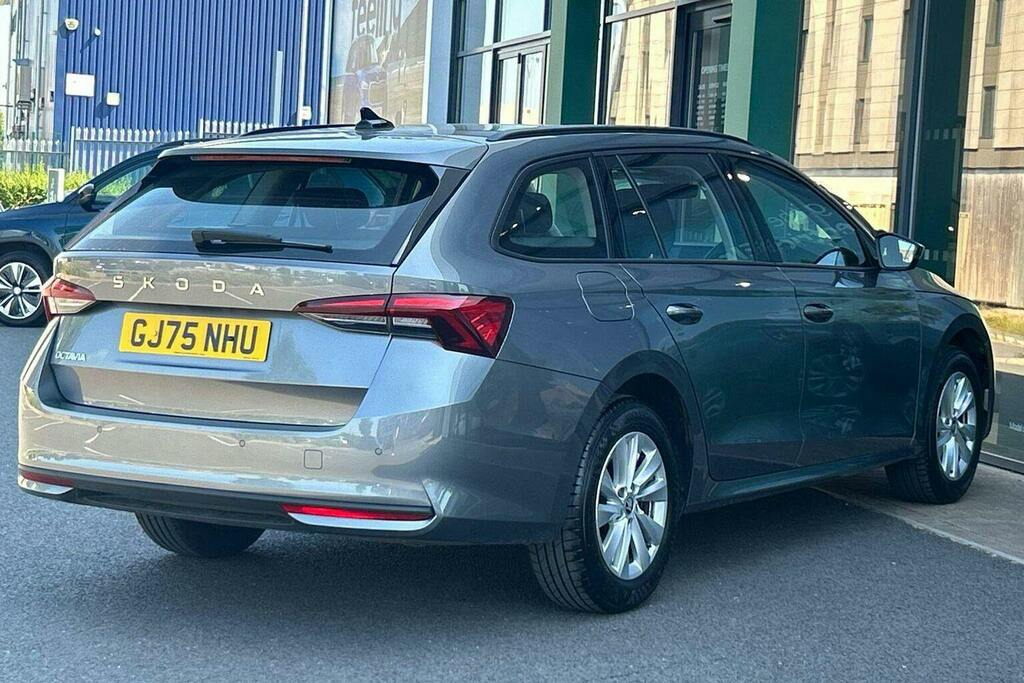 Skoda Octavia 1.5 Tsi Act Se Technology Estate GJ75NHU Grey #3