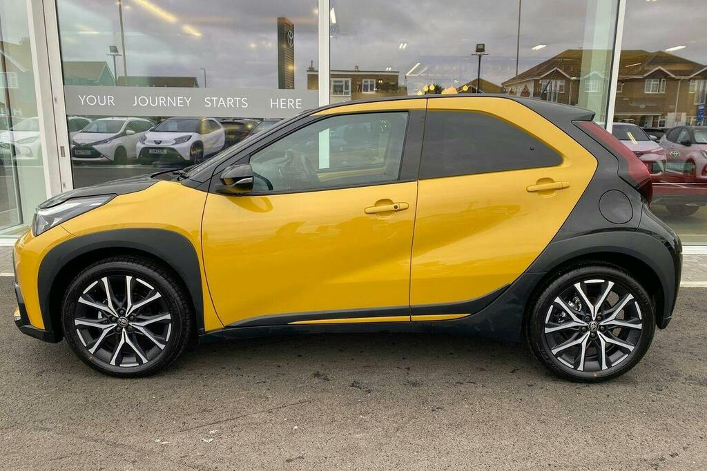 Toyota Aygo X 1.5H Gr Sport Hatchback Hybrid Cvt GV75UCC Yellow #6