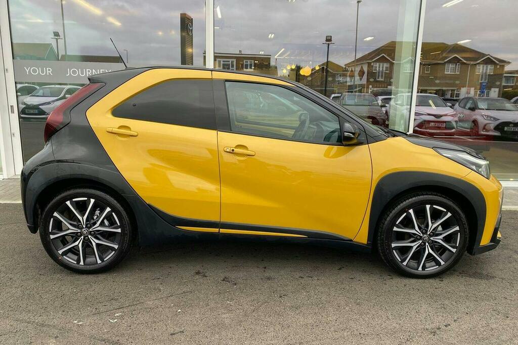 Toyota Aygo X 1.5H Gr Sport Hatchback Hybrid Cvt GV75UCC Yellow #2