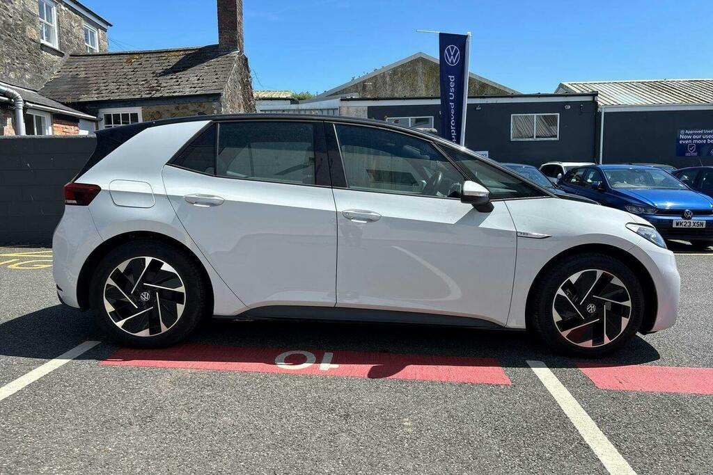 Volkswagen ID.3 Pro Performance 58Kwh Life Hatchback White #2