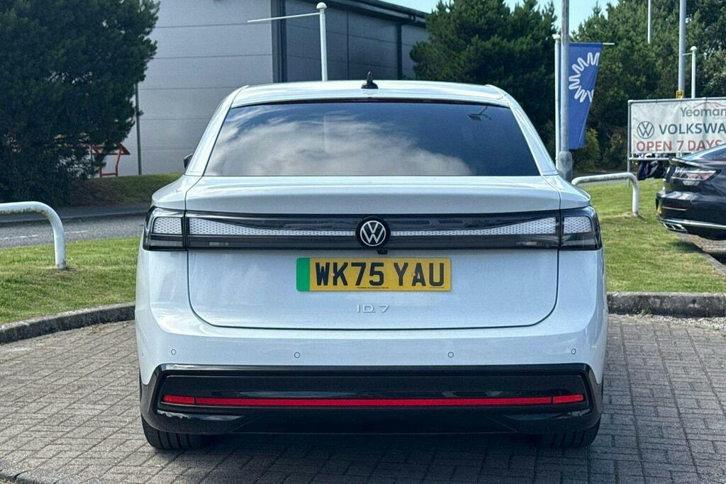 Volkswagen ID.7 Pro 77Kwh Match Plus Fastback White #4