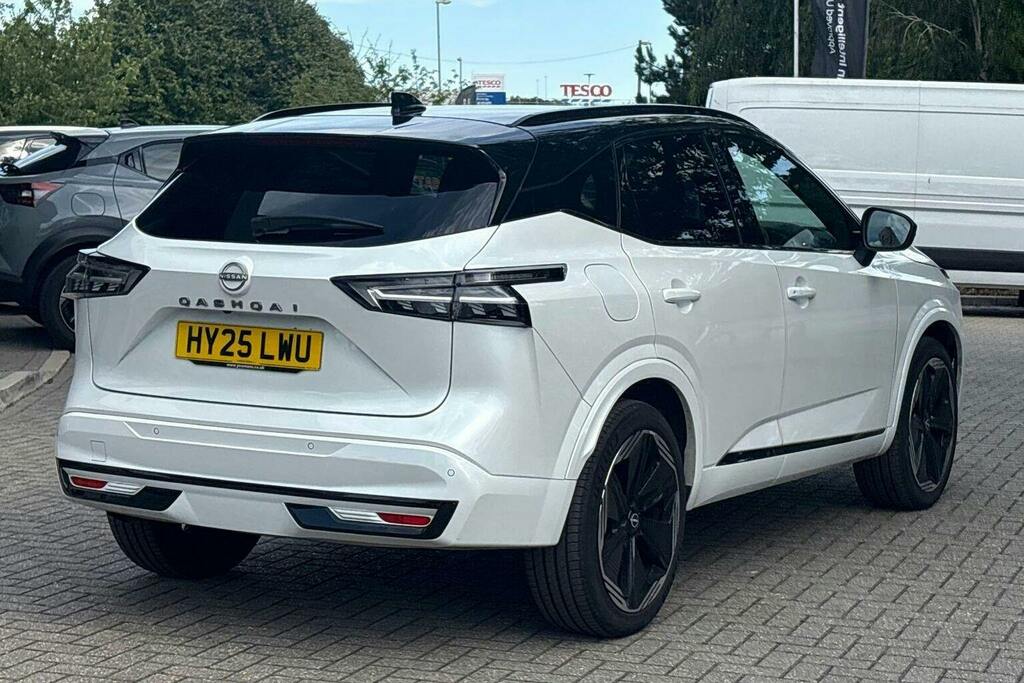Nissan Qashqai 1.3 Dig T Mhev N Design Suv Hybrid Manu HY25LWU White #3