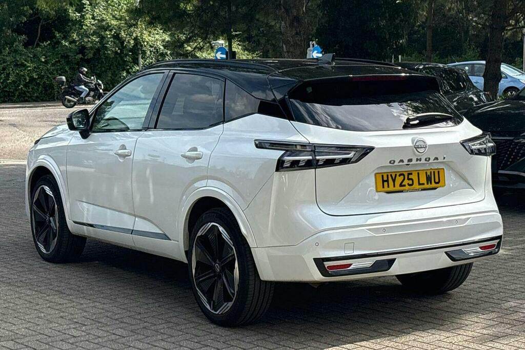 Nissan Qashqai 1.3 Dig T Mhev N Design Suv Hybrid Manu HY25LWU White #5