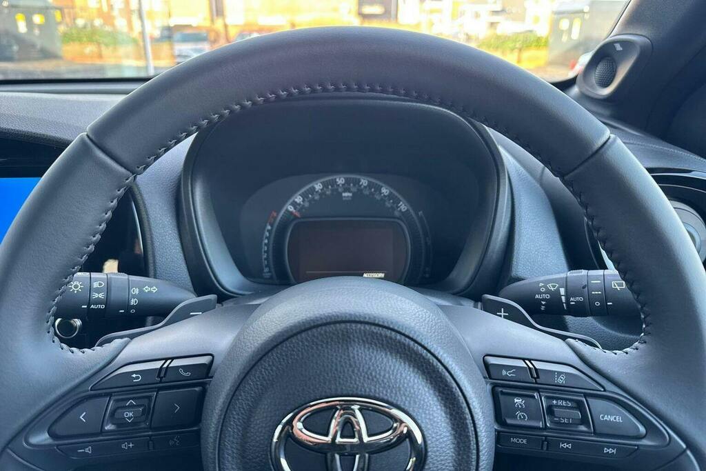 Toyota Aygo X 1.0 Vvt I Exclusive Hatchback X Shift Blue #2