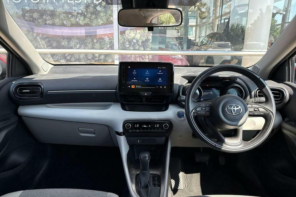 Toyota Yaris 1.5 Vvt H Excel Hatchback Hybrid E Cvt Red #6