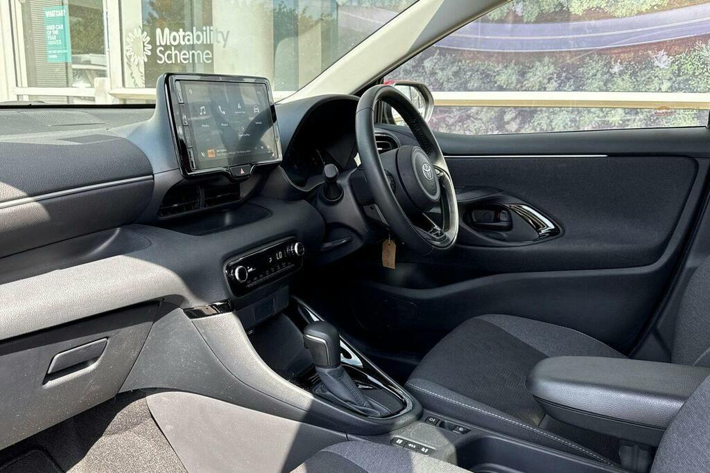 Toyota Yaris 1.5 Vvt H Design Hatchback Hybrid E Cvt PF24USM Red #6