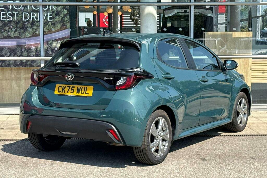 Toyota Yaris 1.5 Vvt H Icon Hatchback Hybrid E Cvt Green #2