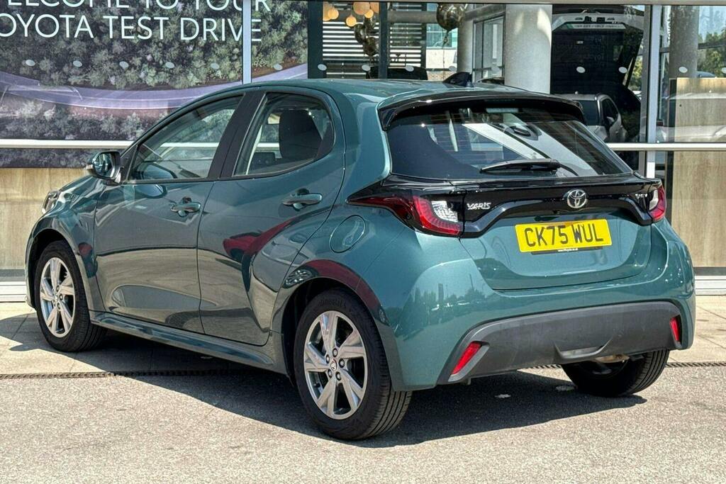 Toyota Yaris 1.5 Vvt H Icon Hatchback Hybrid E Cvt Green #4